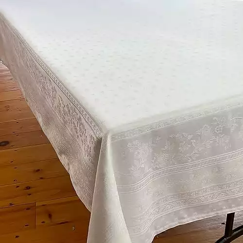 Stain Resistant Tablecloth in Durance