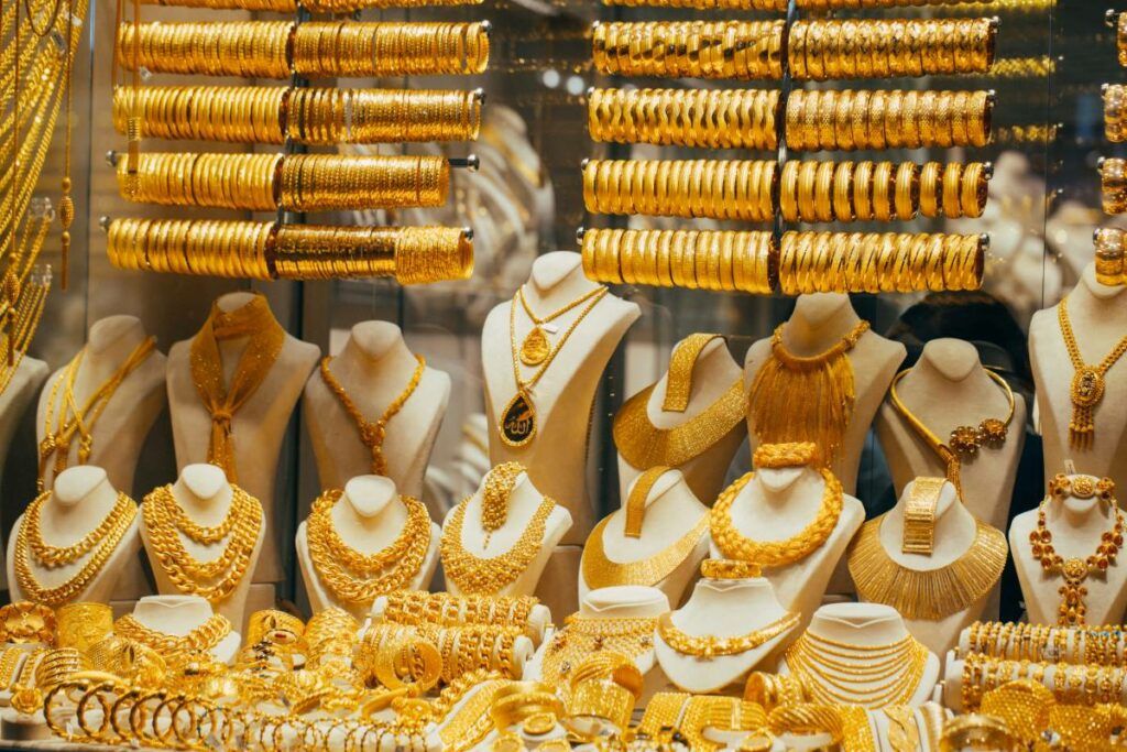 gold and jewelry wedding gift